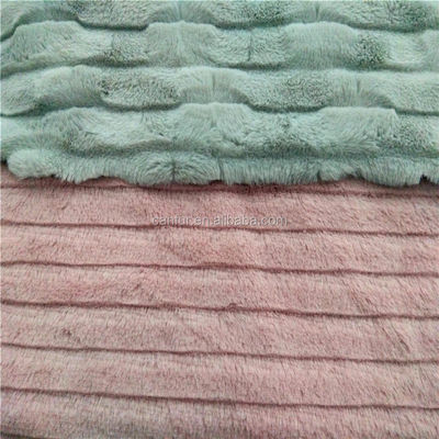 Δυσσωματικότητα 250gm Δυσσωματικότητα Tricot Μεγάλο βάρος Κόψιμες λωρίδες PV Plush ύφασμα για ενδύματα