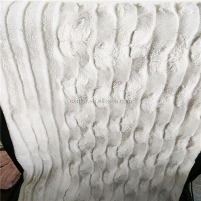 Δυσσωματικότητα 250gm Δυσσωματικότητα Tricot Μεγάλο βάρος Κόψιμες λωρίδες PV Plush ύφασμα για ενδύματα