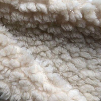 100% Polyester Plush ύφασμα πλεκτό 320gm 58/60 " πλάτος Γρήγορο ξήρανση για ύφασμα Sherpa