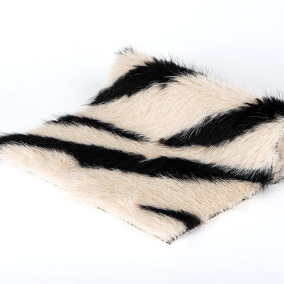Απολαύστε την άνεση της μεγάλης γούνας 100 Polyester Yarn Count No στα χειμερινά ρούχα