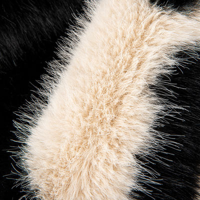 Απολαύστε την άνεση της μεγάλης γούνας 100 Polyester Yarn Count No στα χειμερινά ρούχα