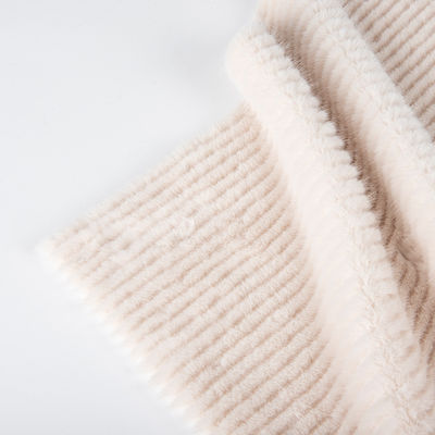 Ελαφρύ και άνετο 100% Πολυεστέρα Tricot πλεγμένο βούρτσισμένο ψεύτικο δέρμα ύφασμα για κυρίες παλτό